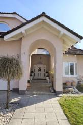 Vila s potenciálom bývania aj podnikania Zlaté Moravce 